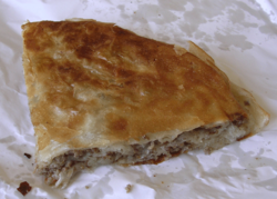 Tradicionalni burek s mesom