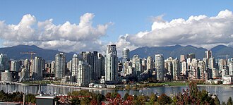 Središte Vancouvera, pogled s južne obale zaljeva False Creek