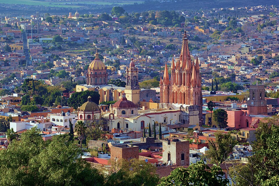 Datoteka:San Miguel de Allende sky.jpg