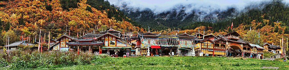 Panorama sela Shuzheng, najzaposlenijeg sela u dolini Jiuzhaigou