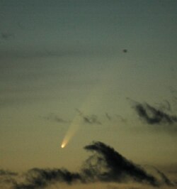 Snimak kometa u vrijeme zalaska Sunca.