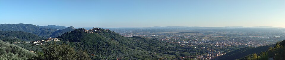 Panorama Montecatini Termi (desno) s Montecatini Altom (lijevo)