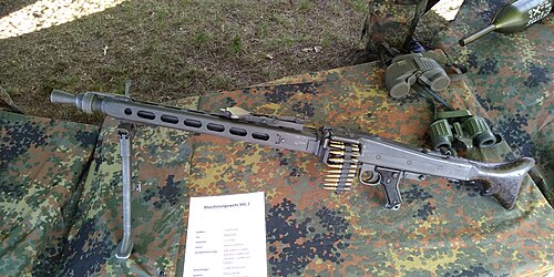Rheinmetall MG3 sa pojasom municije, na osnovi MG42 za Njemačku vojsku. 7,62x51mm NATO