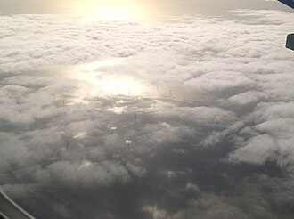 Pogled iz aviona na vjetroturbinu u letu iz Amsterdama u London