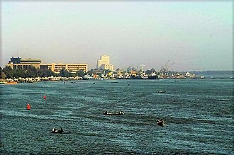 Pogled na Basru s rijeke Šat al-Arab