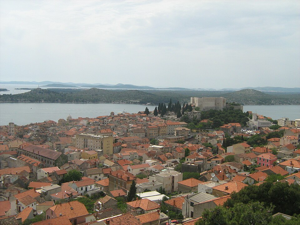 Datoteka:Pogled.na.sibenik.JPG
