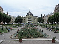 Park ispred gradskoga kazališta