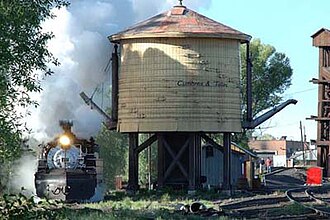 C&TS K-36 prolazi pored vodospremnika u Chami