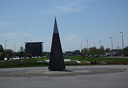 piramida 'Granit koji pamti', ulica Hrvatske bratske zajednice, Zagreb, 1994. - u povodu 900. godina Zagrebačke nadbiskupije