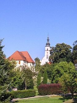 Park u Wieliczkoj s Crkvom sv. Klementa u pozadini