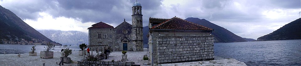 Pogled na crkvu sa zapada.