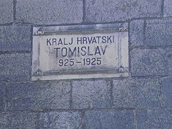 Spomen-ploča u Ponikvama.