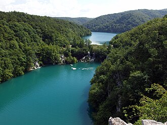 Jezero Milanovac – pogled prema Milanovačkom slapu
