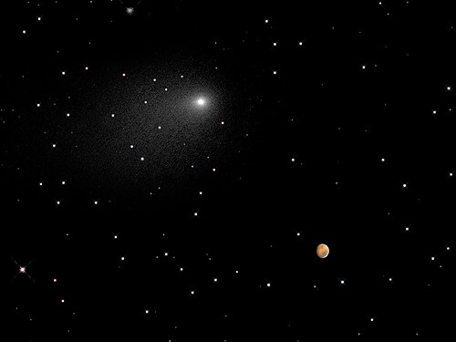 Bliski susret kometa Siding Spring i Mars kompozitna slika; Hubble ST; 19. listopada 2014).