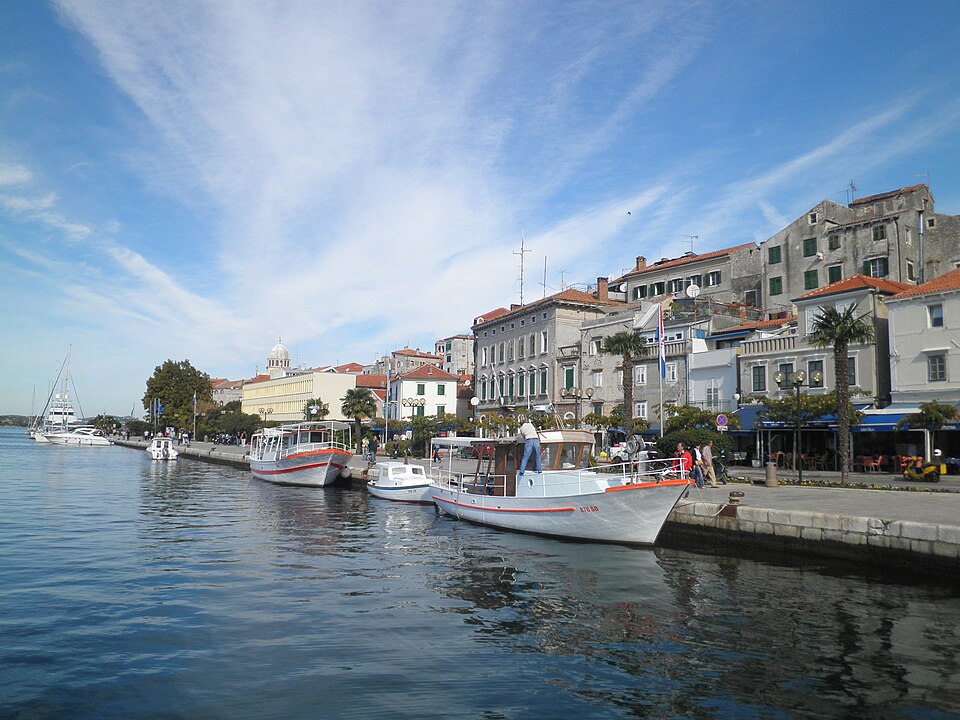 Datoteka:Harbour of Sibenik.JPG